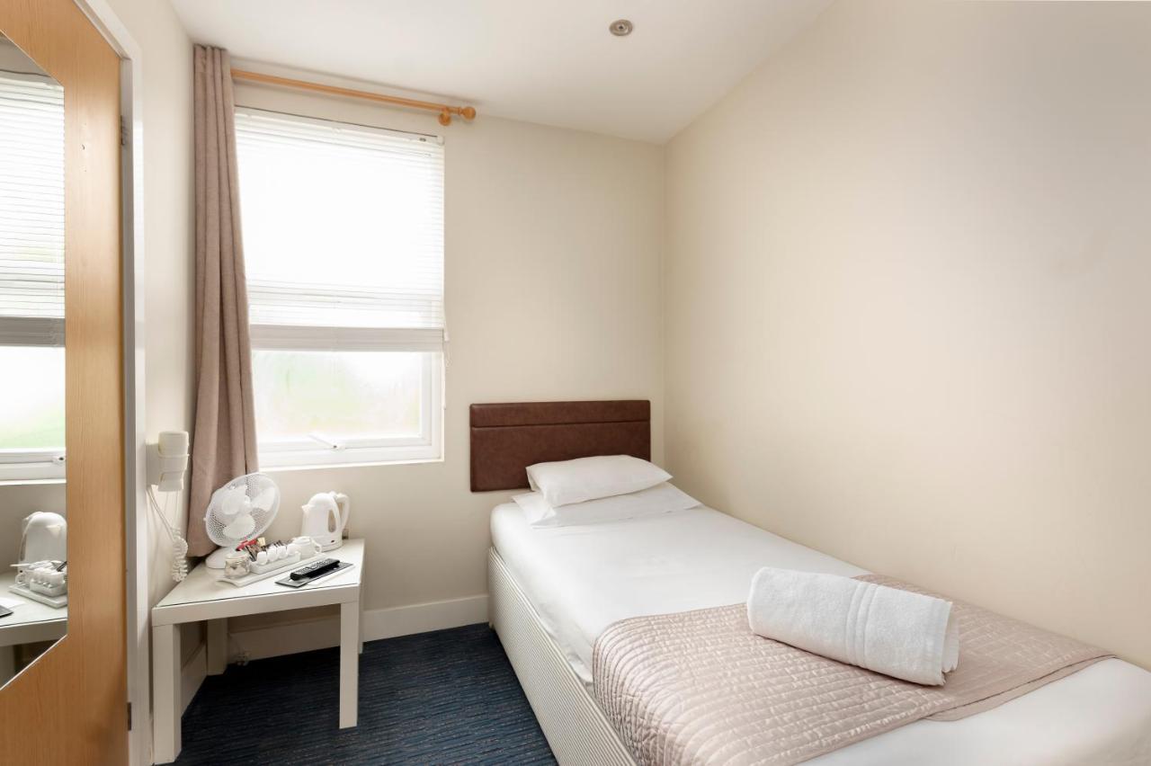 The R Inn Hotel Desborough Extérieur photo