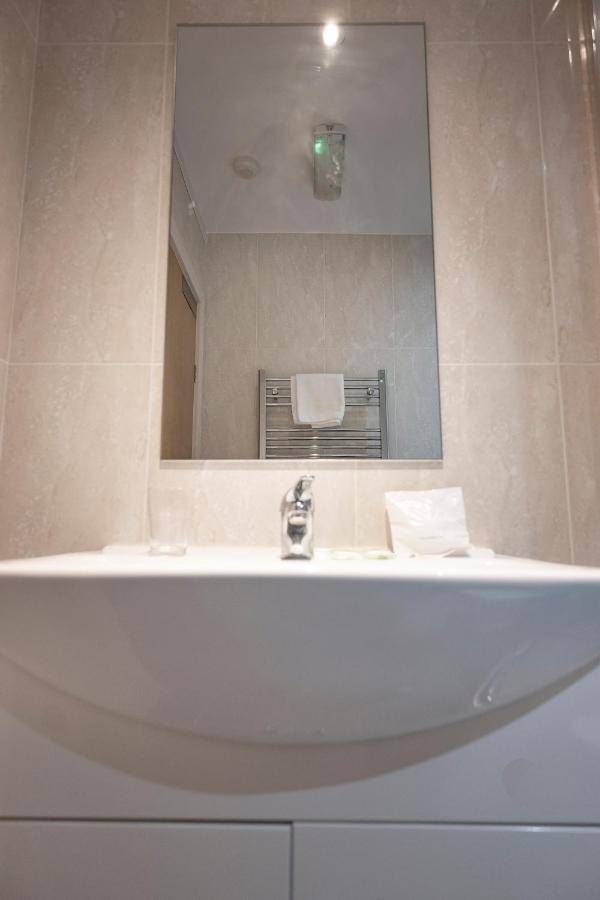 The R Inn Hotel Desborough Extérieur photo