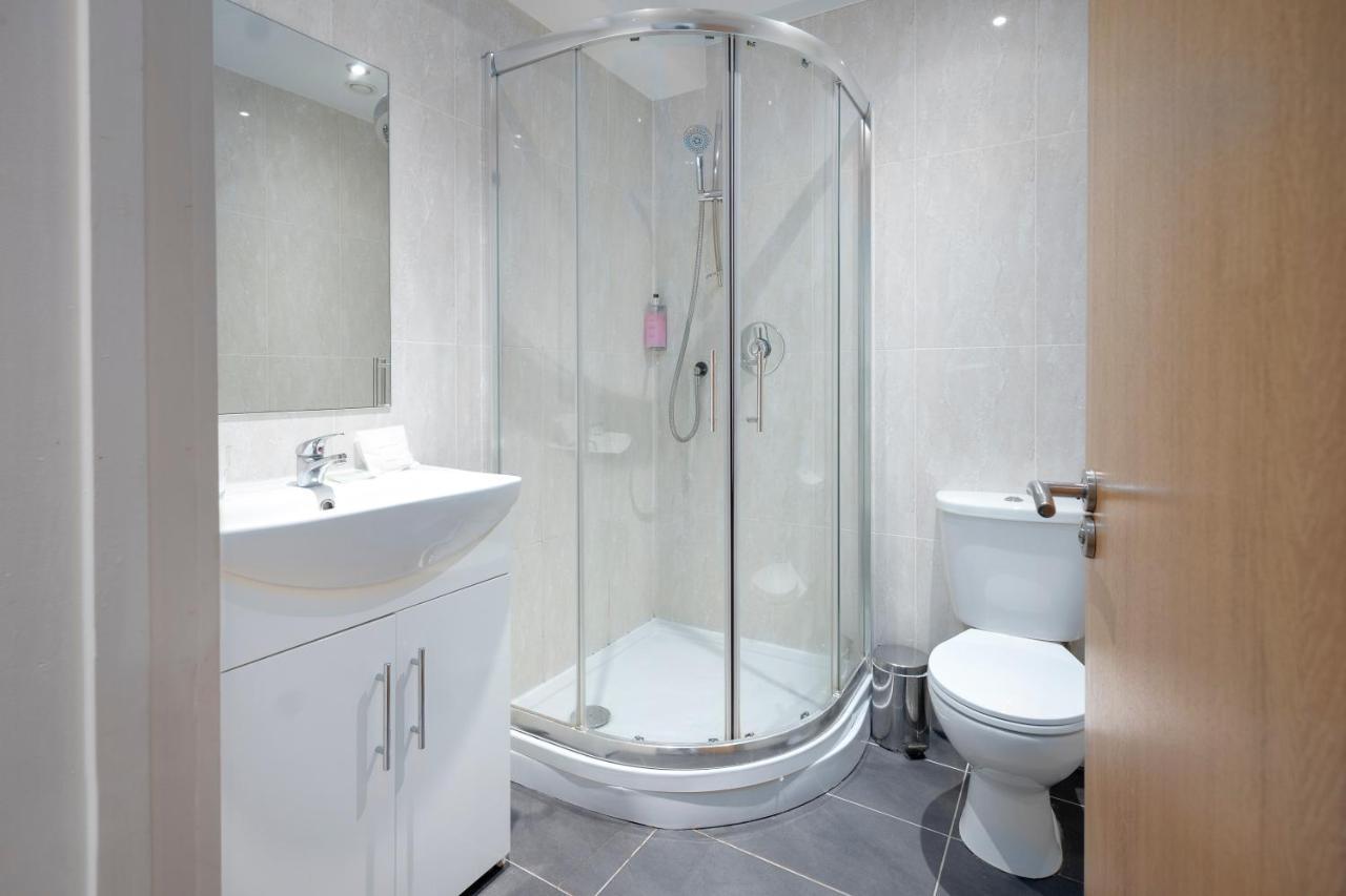 The R Inn Hotel Desborough Extérieur photo