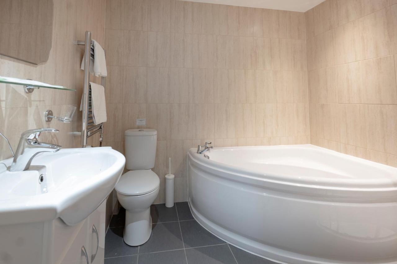 The R Inn Hotel Desborough Extérieur photo
